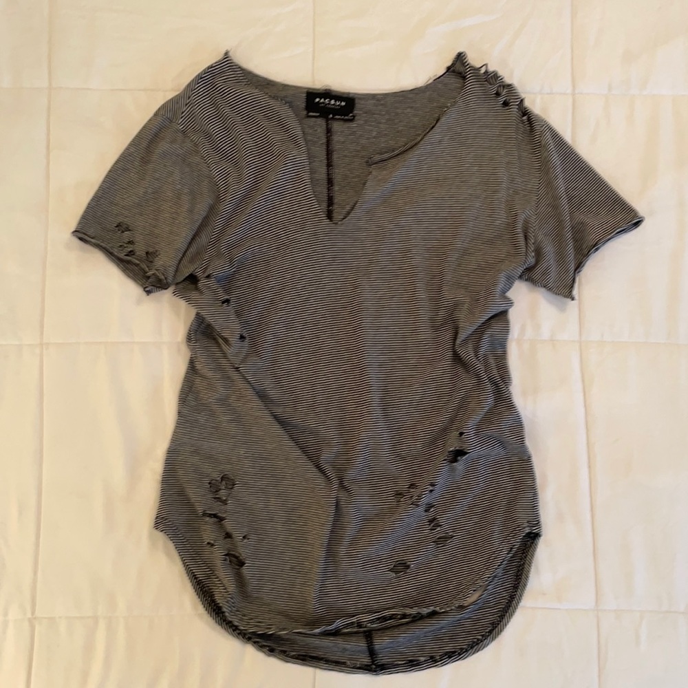 PacSun Men’s Fitted Distressed Tee - Small